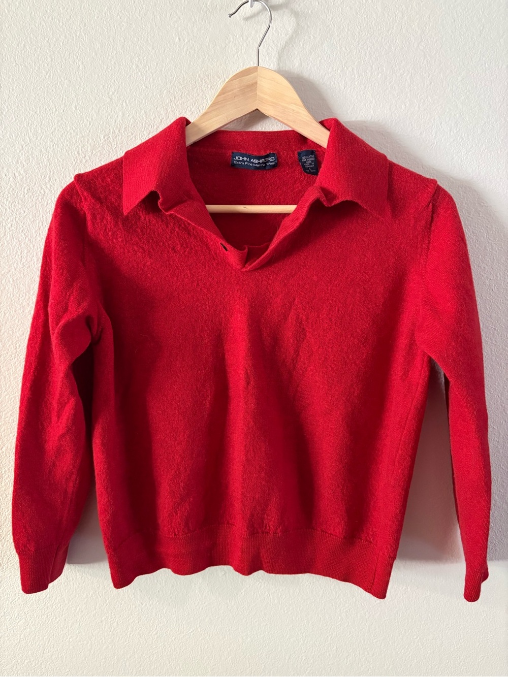 Extra fine merino wool Collared Cropped Red  V-Neck Sweater John Ashford Large